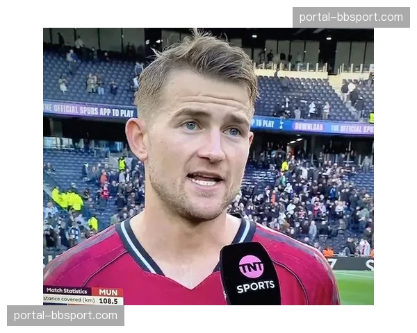 曼联防线告急：马奎尔停赛，德利赫特背伤，仅剩19岁小将海文